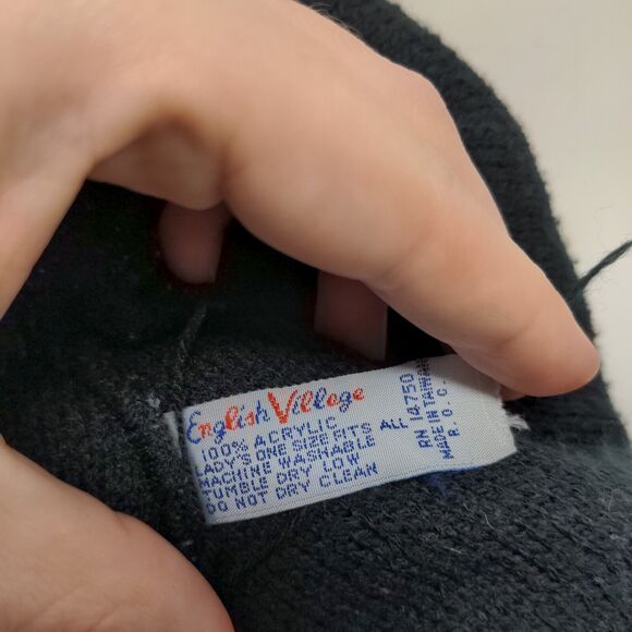 English Village Women's Knit Beanie Hat Cap Black White Fair Isle Acrylic - Picture 10 of 10